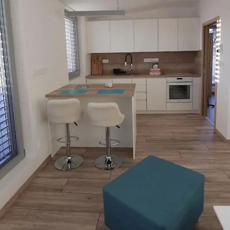 Stresni Apartman S Terasou Hradec Králové Extérieur photo