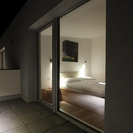 Stresni Apartman S Terasou Hradec Králové Extérieur photo