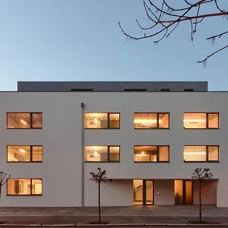 Stresni Apartman S Terasou Hradec Králové Extérieur photo