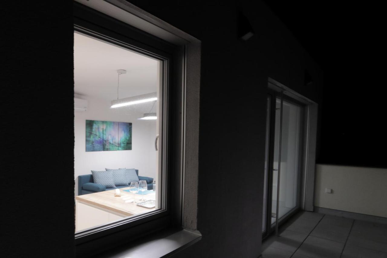 Stresni S Terasou Apartment