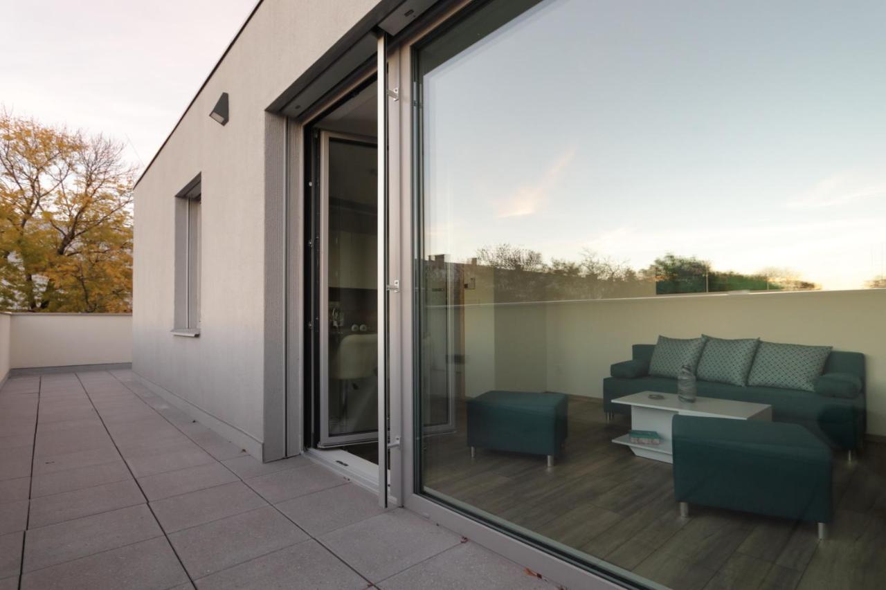 Apartment Stresni S Terasou Hradec Kralove
